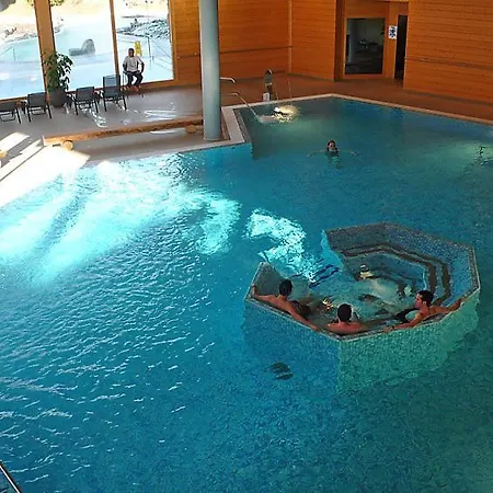 Sleeps 8 Pool Wifi